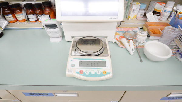 スギ薬局　東岩田店の調剤器具