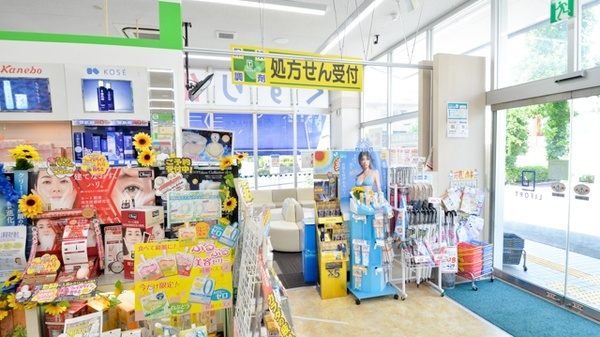 ライフォート　洛西薬局の入口