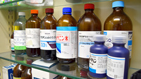 あんどう薬局の薬棚