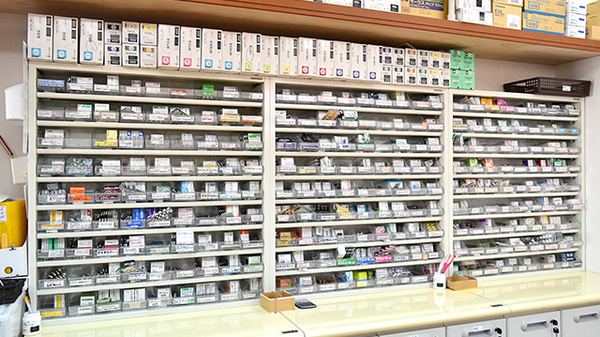 戎薬局　北信太店の薬棚