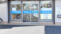 鈴木薬局　入間店の入口