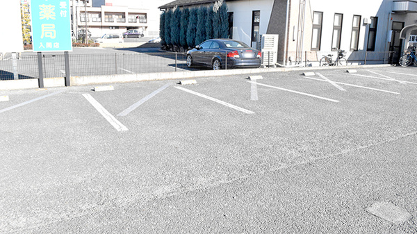 鈴木薬局　入間店の駐車場