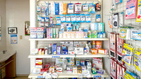 石川薬局沓谷店の雑貨品