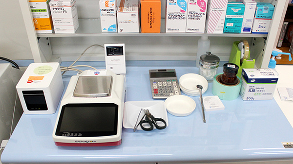 毎日薬局　飯倉店の調剤器具