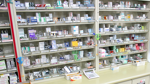 紫波中央薬局の薬棚
