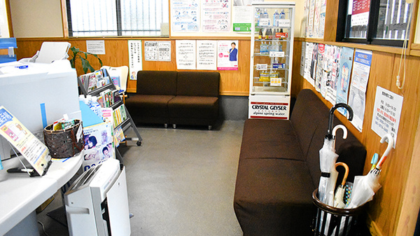 たけだ薬局　吉野ヶ里店の待合スペース