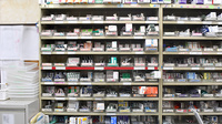 国領北口薬局の薬棚