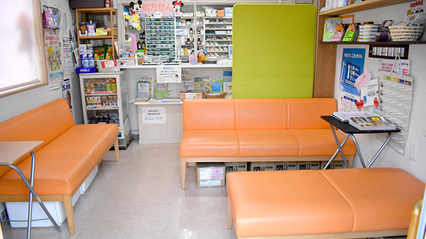 ひろき薬局東櫛原店の待合スペース