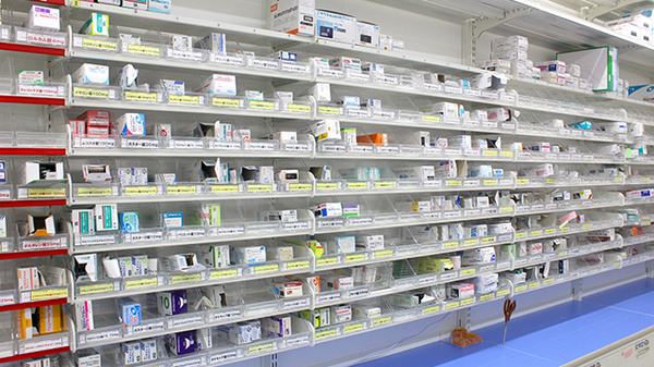 スギ薬局　国立中店の薬棚