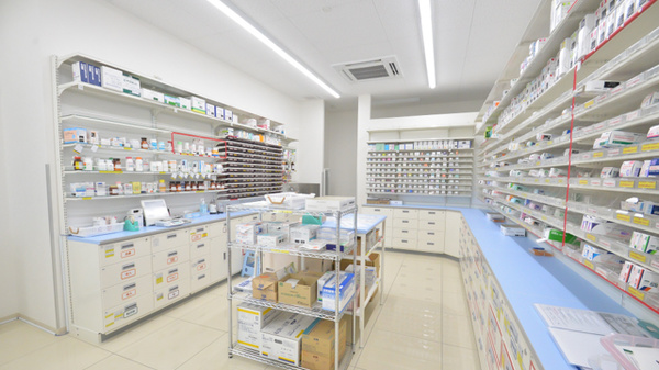 スギ薬局　針崎店の調剤室