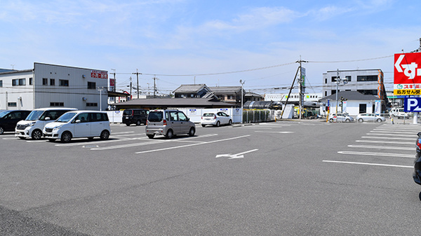 スギ薬局　田原本店の駐車場