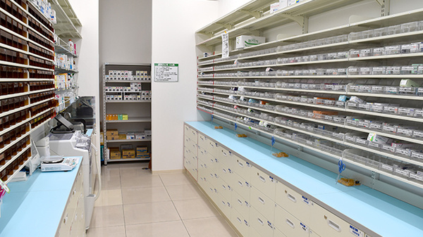 スギ薬局　田原本店の調剤室