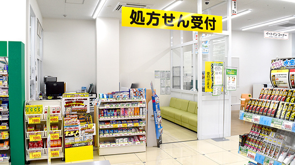 スギ薬局　高石駅前店の入口