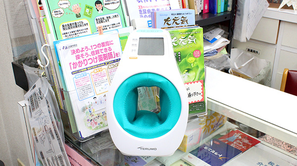 品川薬局の血圧計