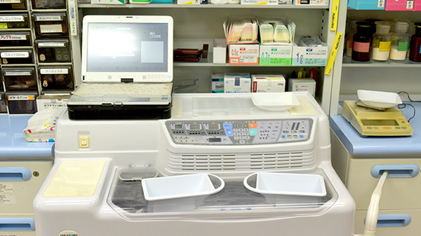 ほりの薬局瓶山店の調剤器具