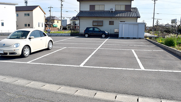 くすのき薬局　苅安賀の駐車場