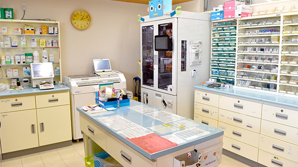 くすのき薬局　馬引の調剤室