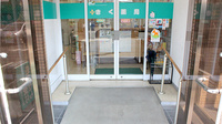 しんわ薬局厚木店の入口