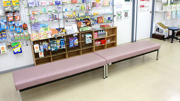 しんわ薬局厚木店の待合スペース