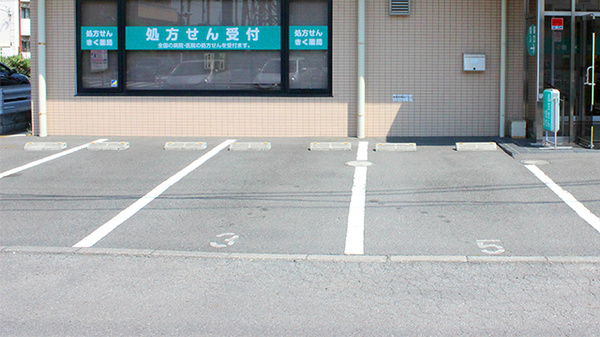 しんわ薬局厚木店の駐車場