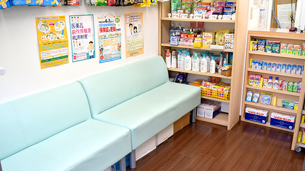 しんわ薬局栄町店の待合スペース
