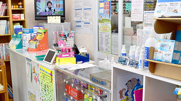 しんわ薬局万願荘店の受付/カウンター