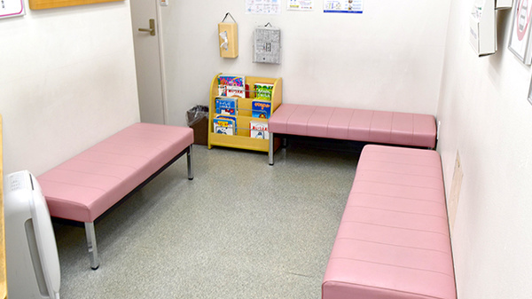 しんわ薬局袋橋店の待合スペース