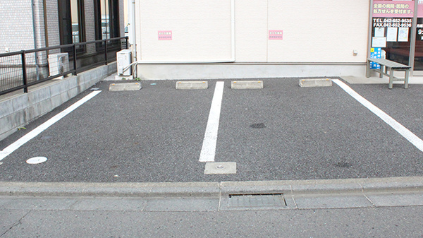 しんわ薬局恩方店の駐車場