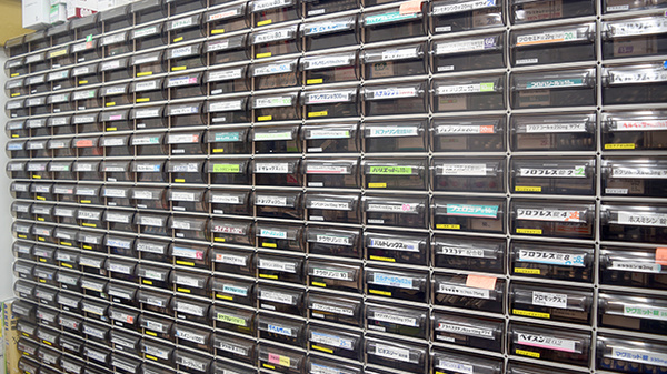 しんわ薬局貝取店の薬棚