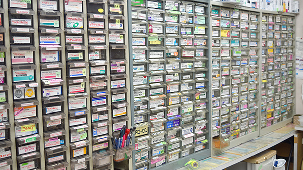 しんわ薬局南平店の薬棚