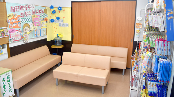 しんわ薬局関戸店の待合スペース