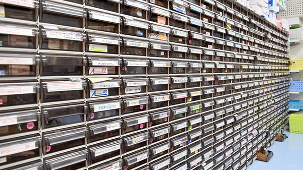 しんわ薬局調布店の薬棚