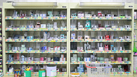 しらかば調剤薬局の薬棚