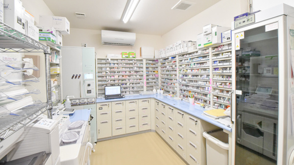 旭南いわま薬局の調剤室