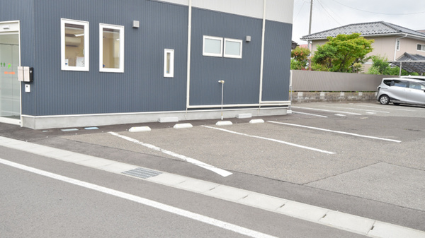 旭南いわま薬局の駐車場