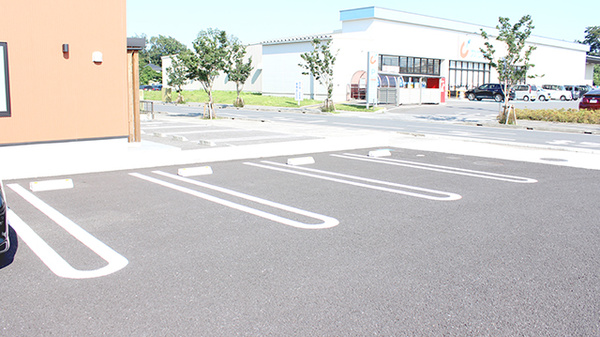 かえで薬局　守谷店の駐車場