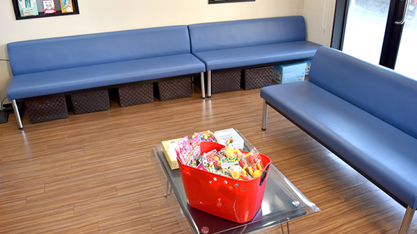 アイル調剤薬局の待合スペース