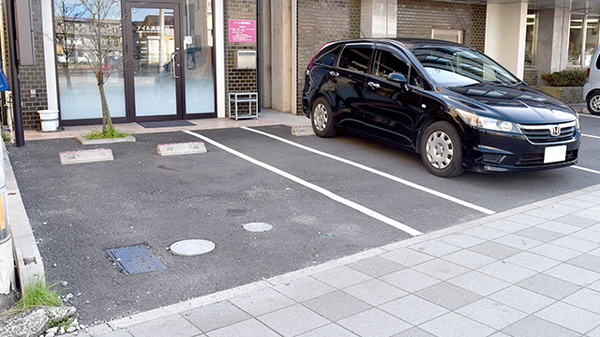 アイル調剤薬局の駐車場