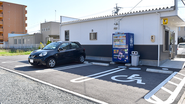 アクア薬局江戸橋駅前店の駐車場