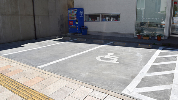 すみれ薬局の駐車場