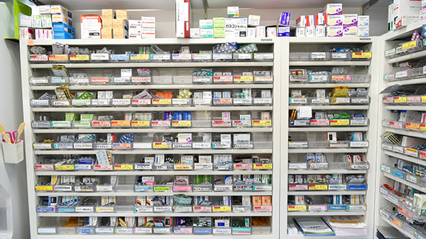 エコ薬局　大野芝店の薬棚