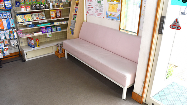 有限会社　大洋堂薬局栄町店の待合スペース