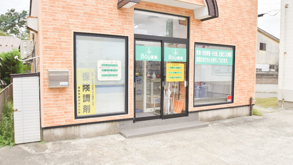 ベイ薬局の入口