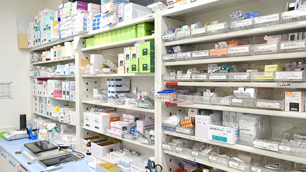 パンダ薬局の薬棚