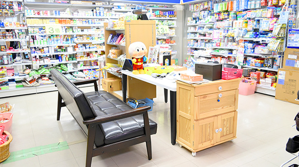 松村薬局　本店の待合スペース