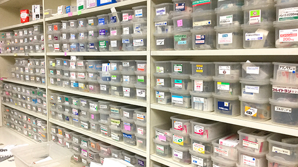 松村調剤薬局の薬棚