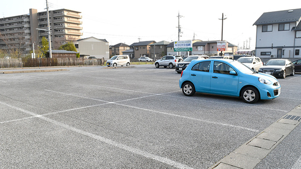 すずらん薬局の駐車場