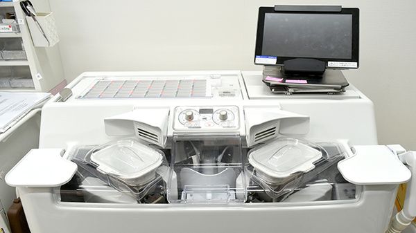 ふれあい薬局・コープもりやま前の調剤器具