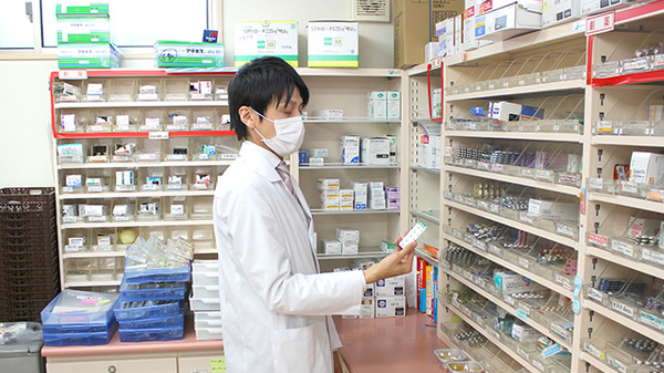 みなみ三番町調剤薬局の作業風景
