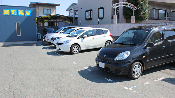 みなみ三番町調剤薬局の駐車場